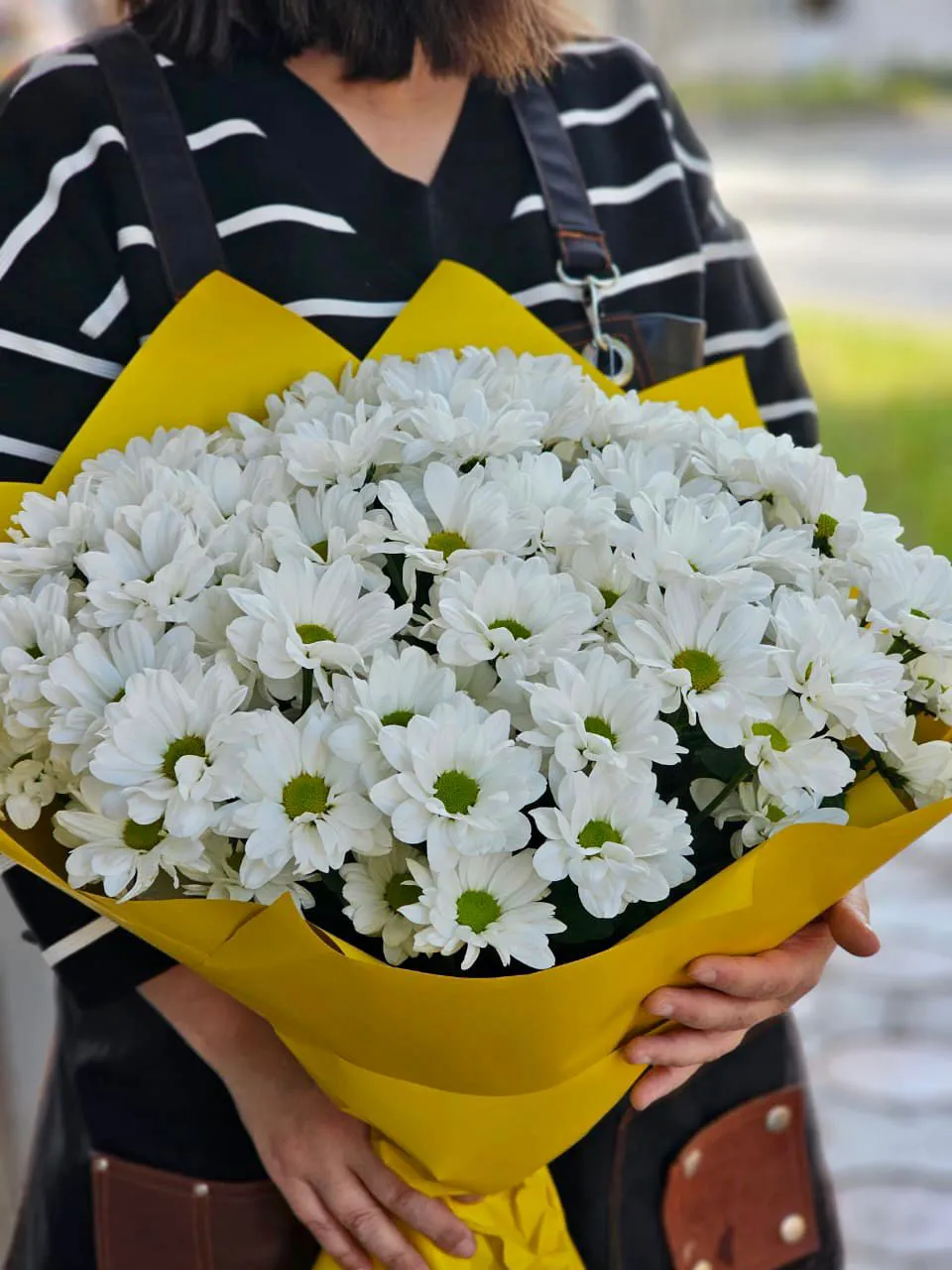 Букет из белых ромашек — изображение 4